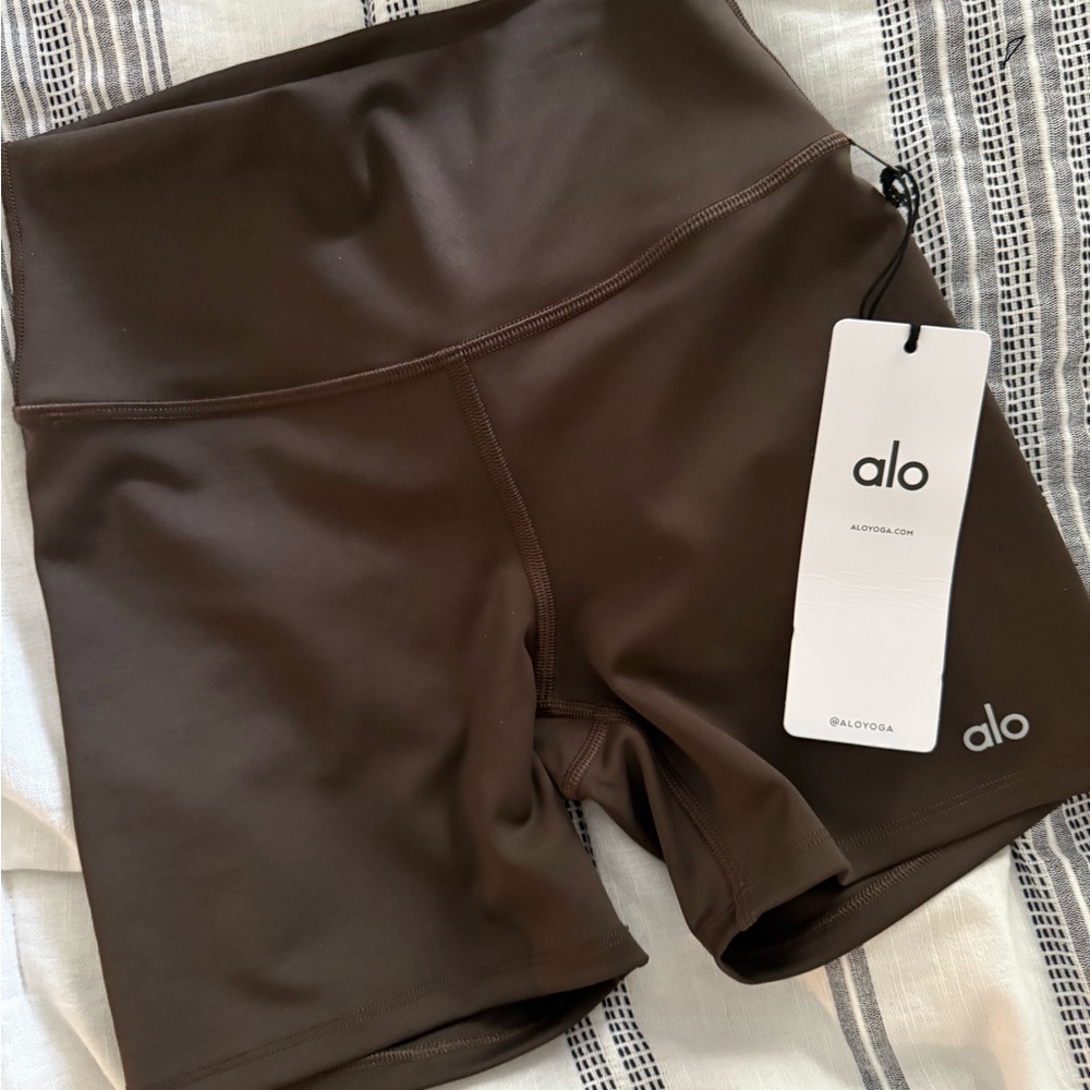 ALO Yoga Women's airlift shorts in espresso size small NWT